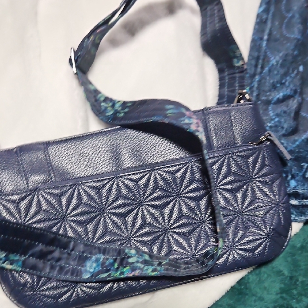 Elegant Blue Textured Women's Bag